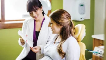 হরমোনের তারতম্যে নারীদের মুখের জটিলতা