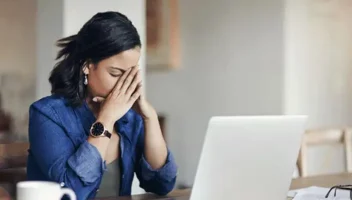 মানসিক চাপ যেভাবে শরীরে প্রভাব ফেলে