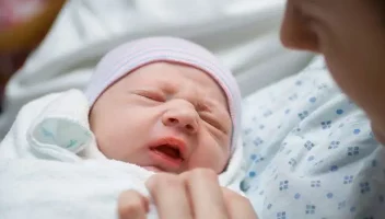 শীতকালীন অসুখ থেকে শিশুকে যেভাবে সুরক্ষিত রাখবেন