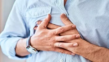 হার্টের সমস্যা থেকে বুকে ব্যথা