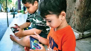 শিশুদের মোবাইল ব্যবহারের অপকারিতা