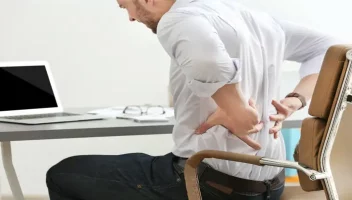 কোমরব্যথায় করবেন কী?